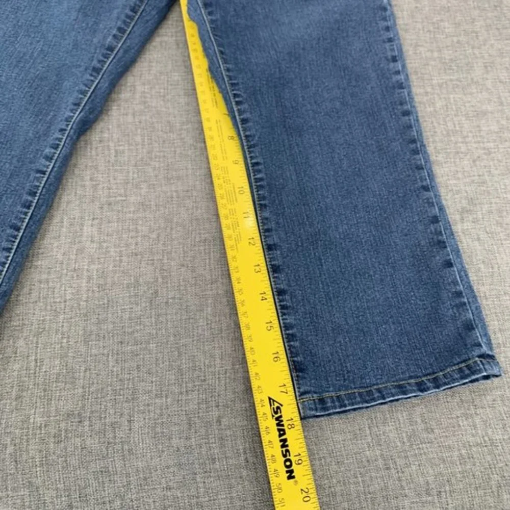 Mecca Femme‎ Cropped Jeans Size 9/10 Embroidered Design Low Rise 78% Cotton